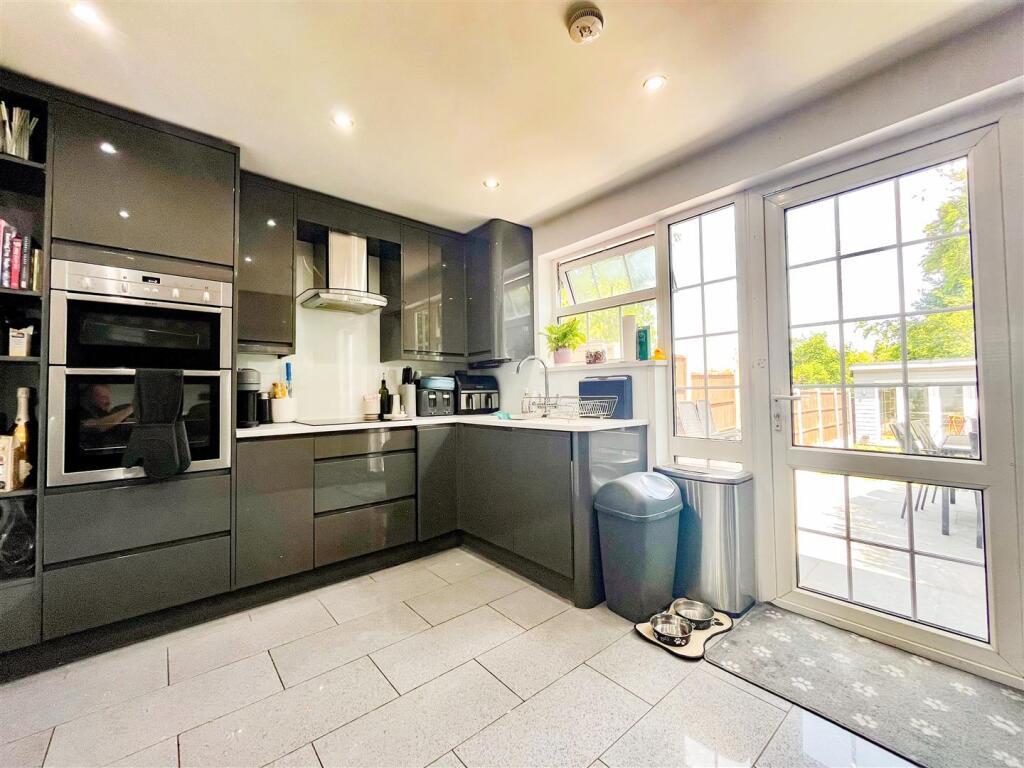 Titian Avenue, Bushey Heath, Bushey Heath